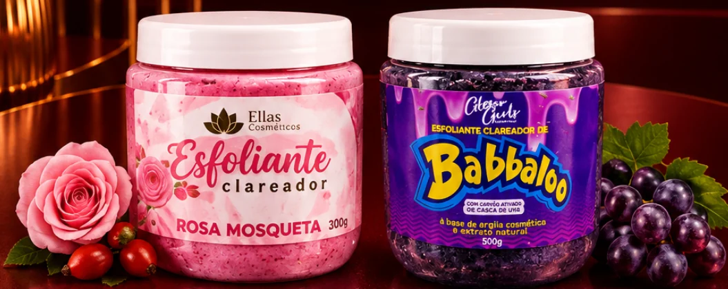 Potes do Esfoliante Clareador Rosa Mosqueta e do Esfoliante Babbaloo de uva, com rosa e uvas ao lado